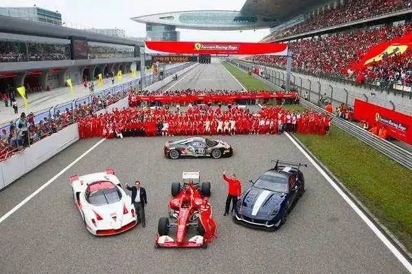 2017年F1中国正赛实录（惊险刺激的赛车盛宴）