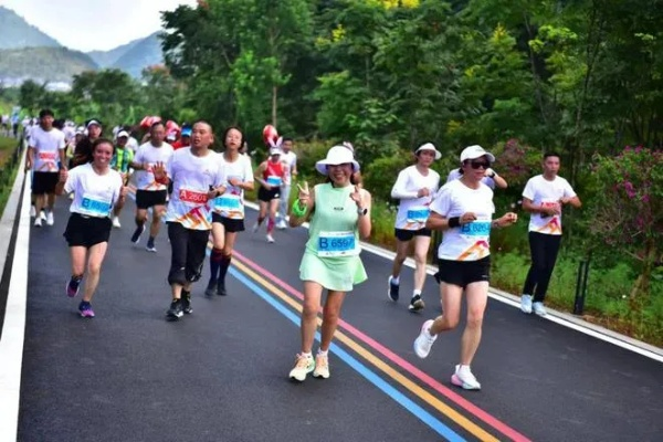 参加山水画廊马拉松，感受自然与挑战（一路风景美不胜收）